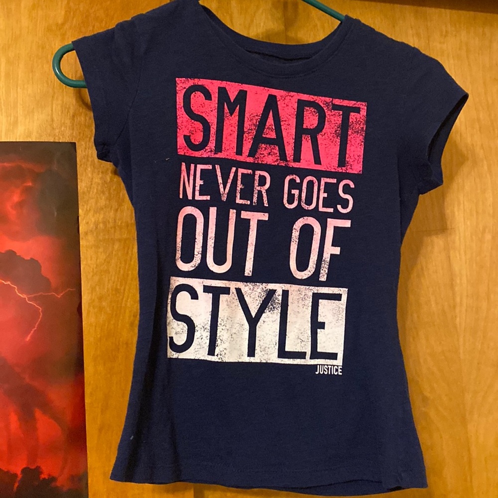 Smart never goes out of style t-shirt. Navy blue and pink and white.